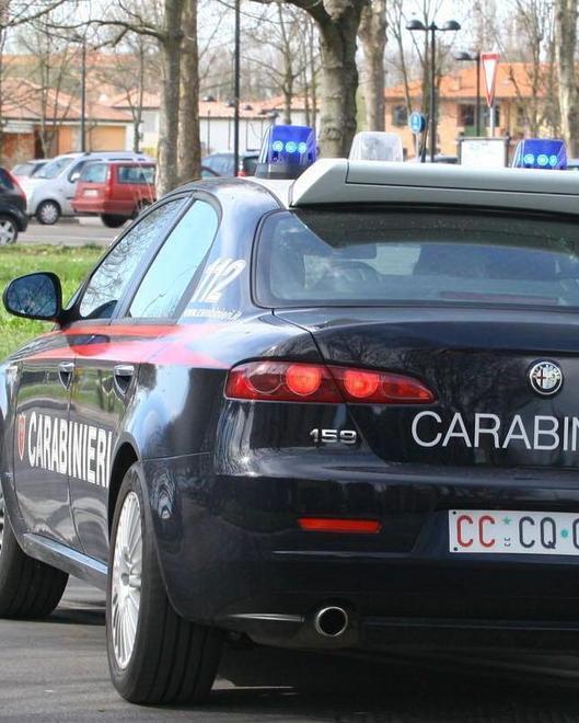 Ruba un cellulare al bar delle piscine 18enne arrestata