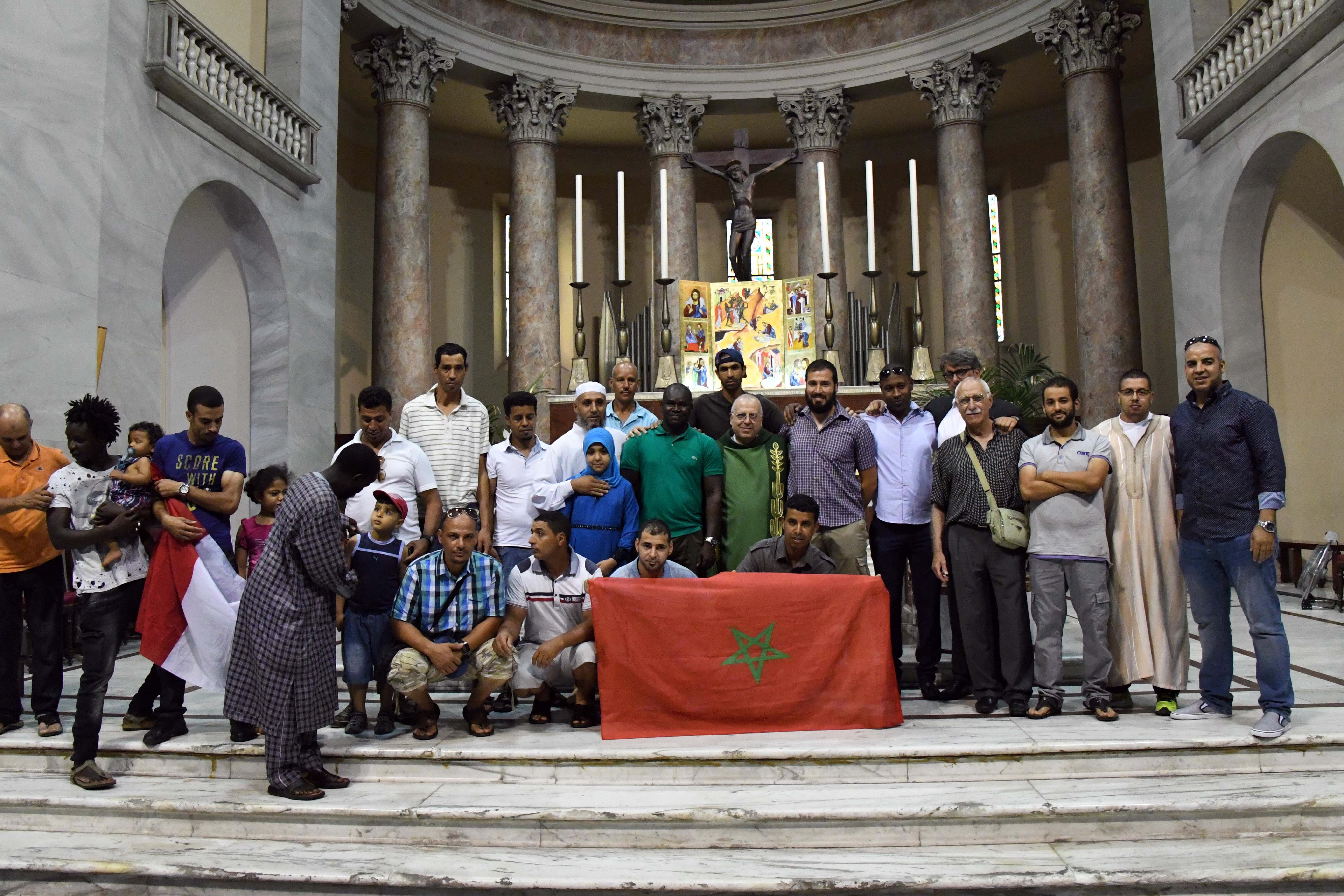 Islamici in chiesa contro il terrorismo