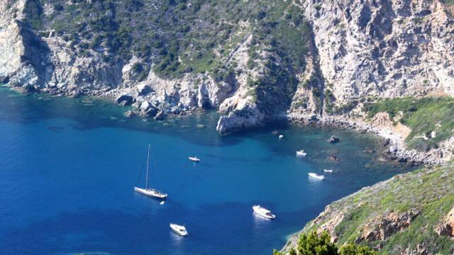 La spiaggia dell'Allume all'Isola del Giglio