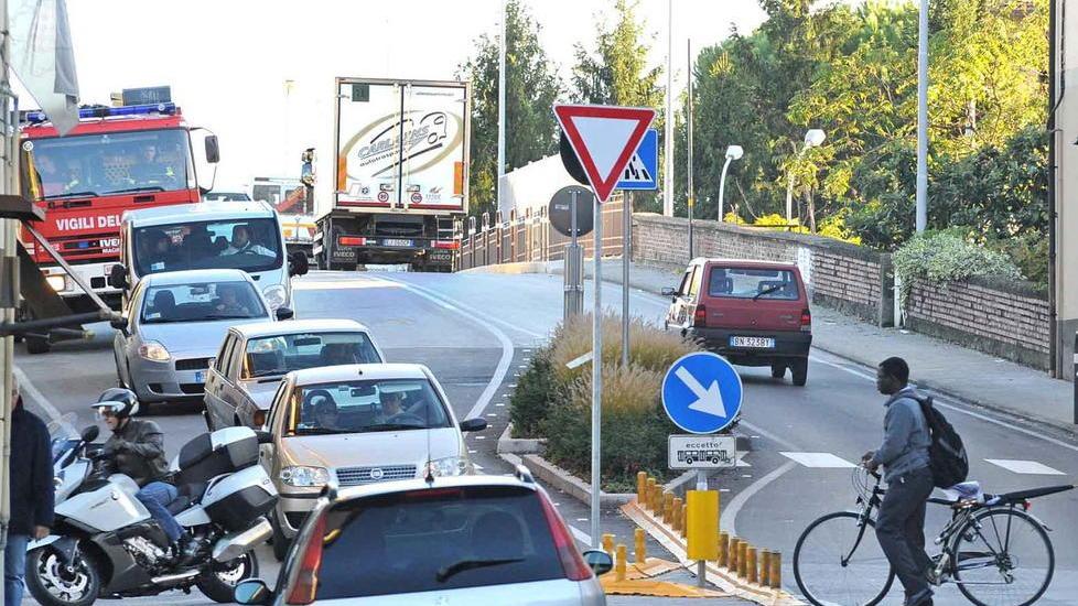 Calvario di errori e dimenticanze per i lavori al ponte dell’Arca
