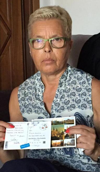 Riceve dopo dodici anni tre cartoline da Praga 