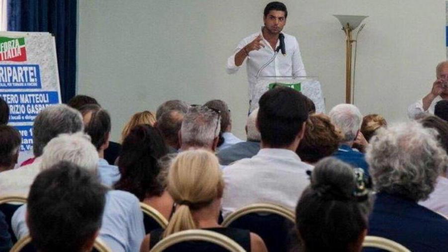 Forza Italia a due teste in un turbinio di big
