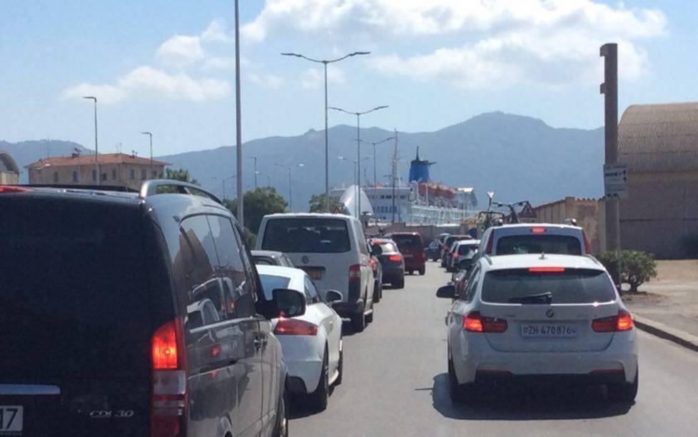 File e rallentamenti sul porto 