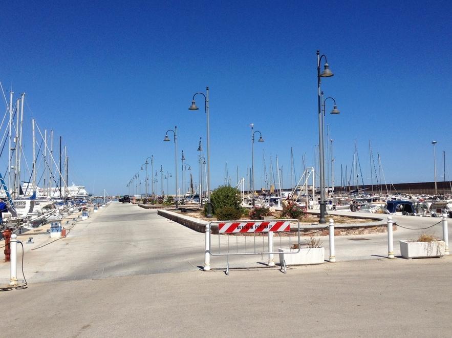 Porto turistico vietato ad auto e moto 