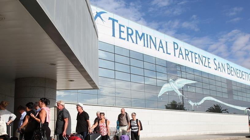 Low cost, regna il caos Alghero: ridateci Ryanair