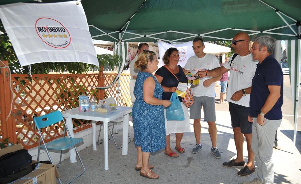 Referendum costituzionale, in viale Aldo Moro uno stand per il no