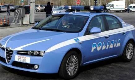 Un barbone malato psichico salvato dagli agenti di polizia