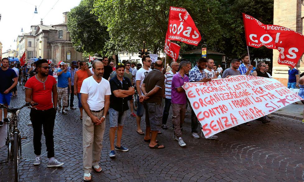 «Basta caporalato», protesta Cobas 