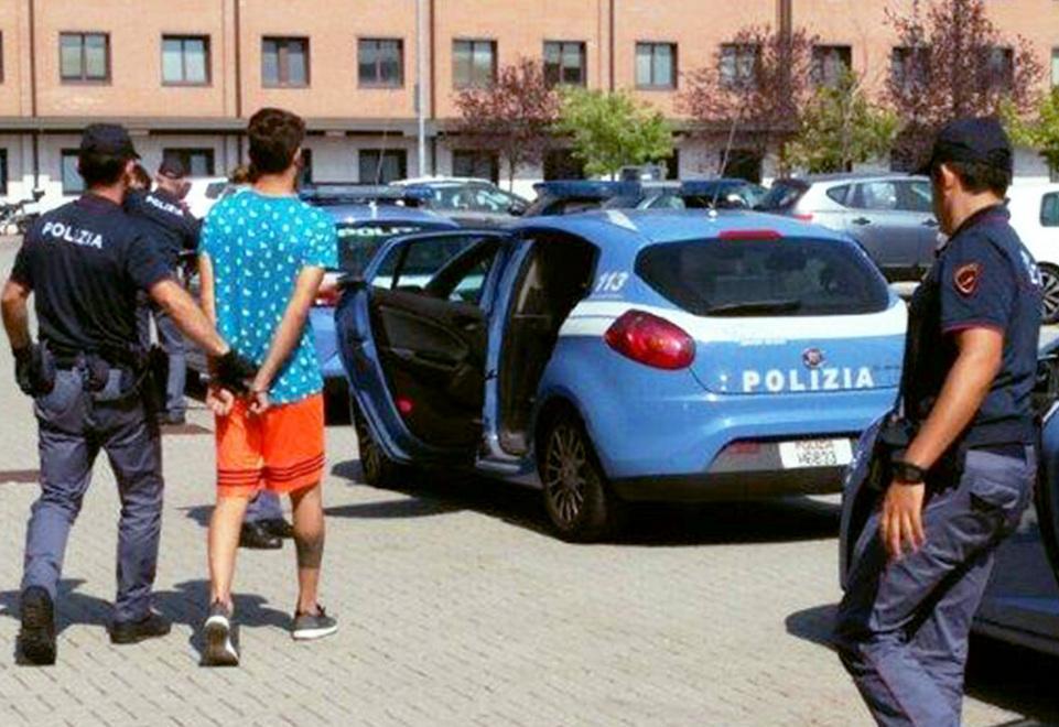 Tre ladri catturati di corsa in galleria 