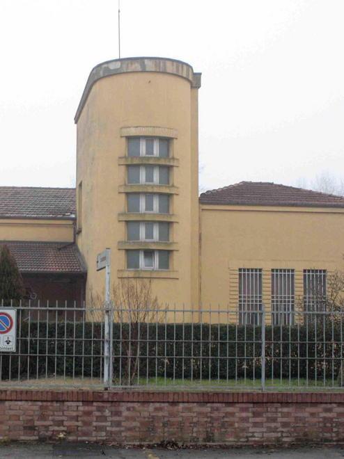 Aggredisce e ferisce due carabinieri