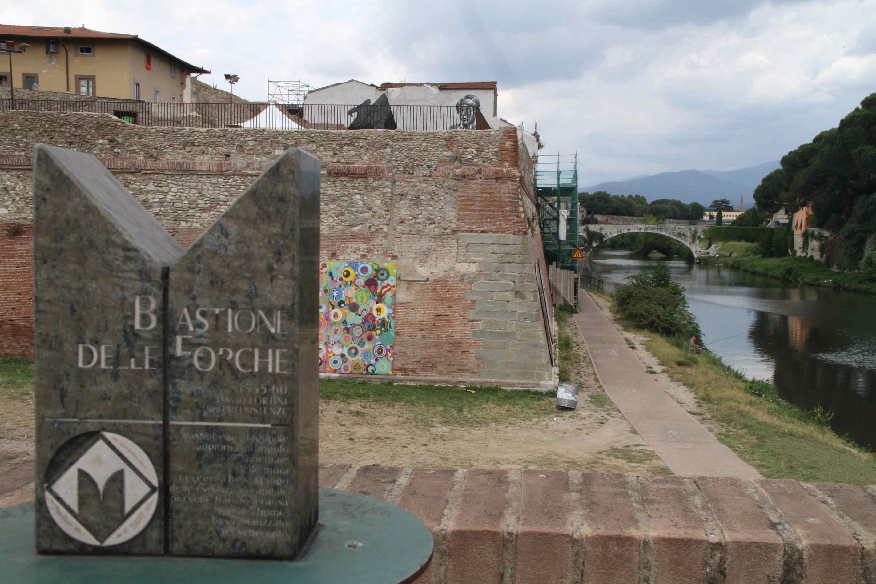 Il Bastione delle Forche: qui intorno è stato trovato il grosso delle siringhe