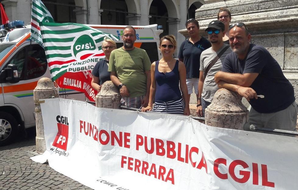 Ambulanze, è polemica sui dirigenti 