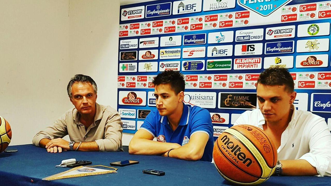 Il debutto ferrarese di Riccardo Cortese (al centro)