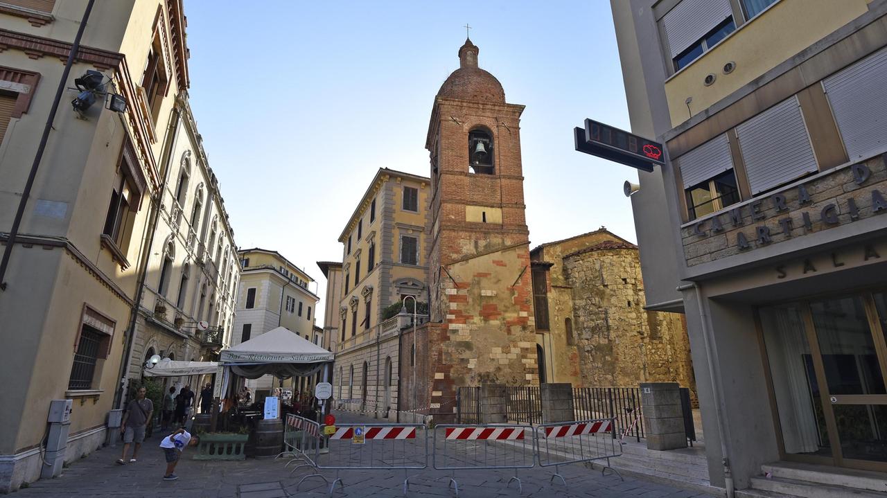 Via Cairoli transennata (Foto Bf)