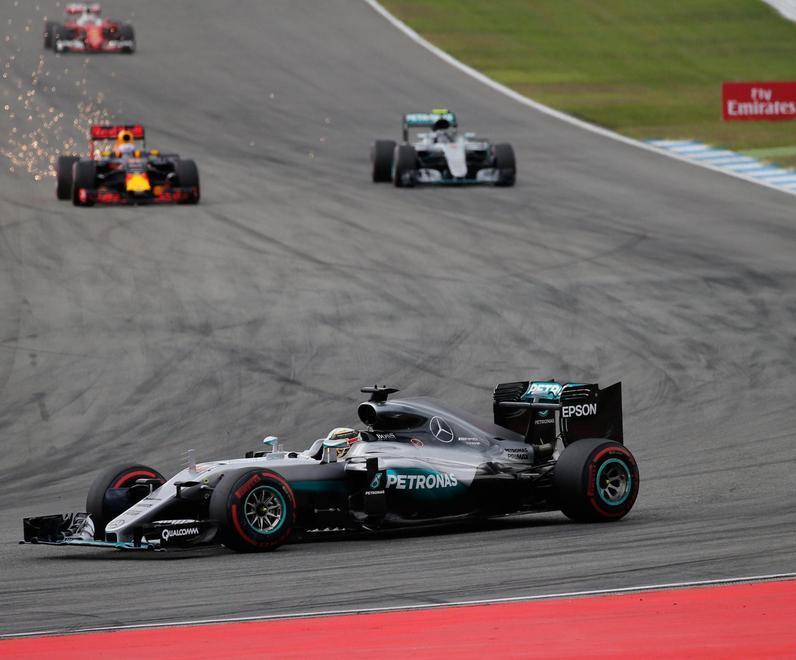 Hamilton va in fuga col quarto trionfo Deludono le Ferrari 