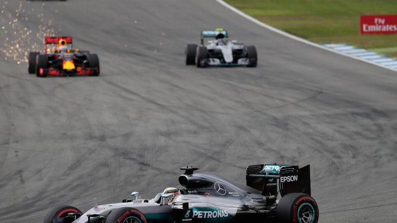 Hamilton va in fuga col quarto trionfo Deludono le Ferrari