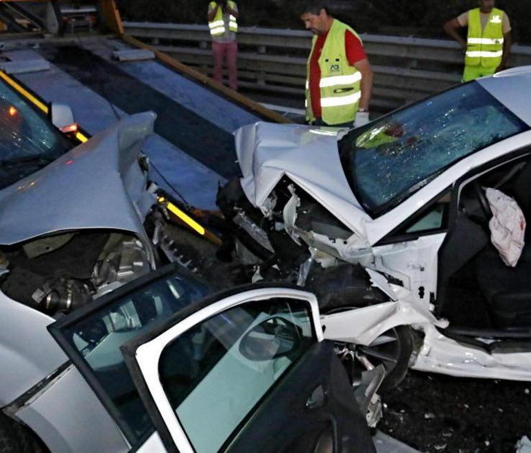 Scontro frontale in autostrada: 8 feriti 
