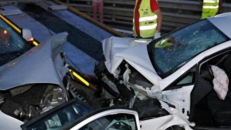 Scontro frontale in autostrada: 8 feriti