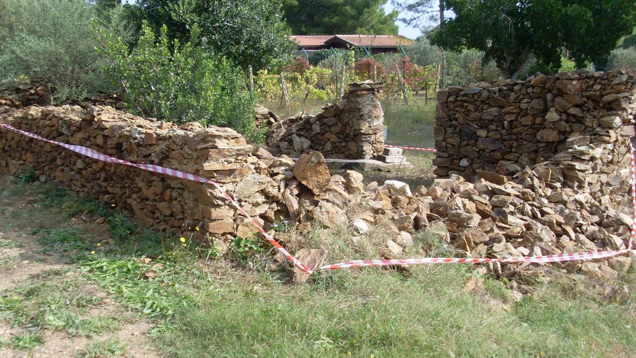 Il falso rudere messo sotto sequestro dalla Forestale