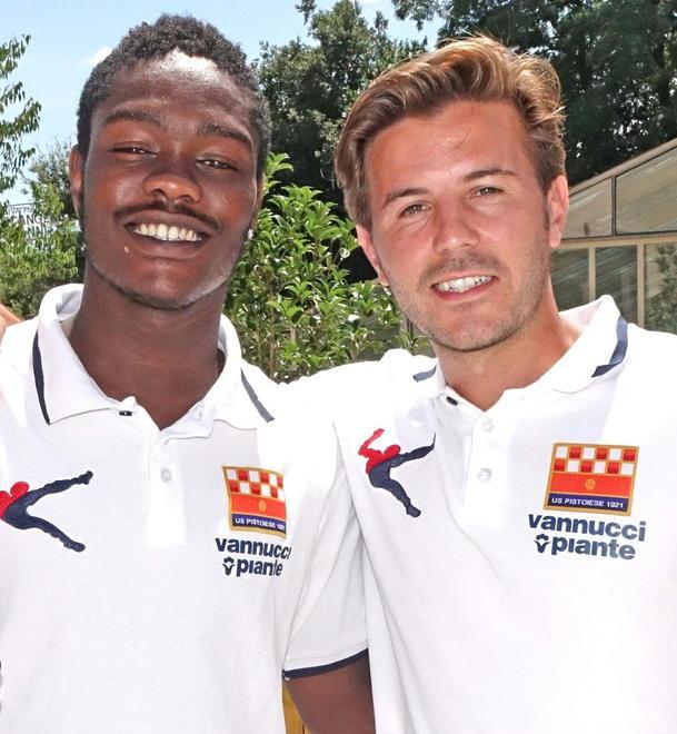 Emmanuel Gyasi ed Alessio Benedetti, giocatori della Pistoiese 2016-17 (Foto Gori)