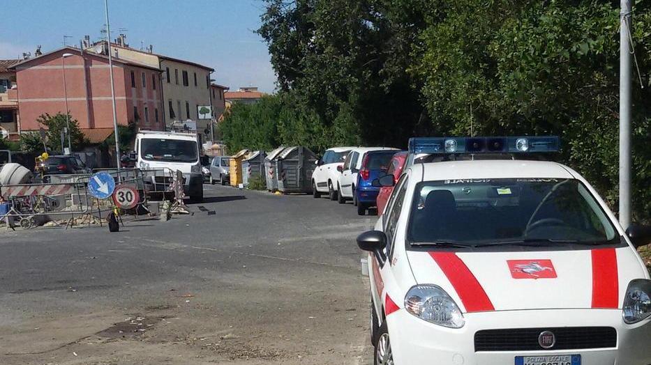 Sgomberato il verduraio abusivo della rotonda di Salviano