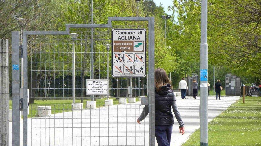 L'ingresso del Parco Pertini ad Agliana (Foto d'archivio)