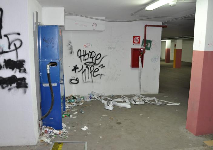 Alghero, vandali nel parcheggio sotterraneo di piazza dei Mercati 