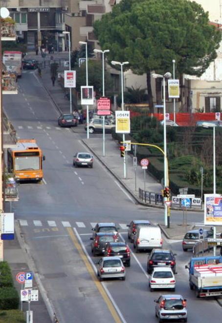 Cinese fermato mentre ruba ai cinesi