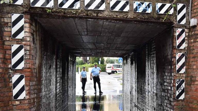 Il temporale manda in tilt la città sottopassi ko e locali allagati