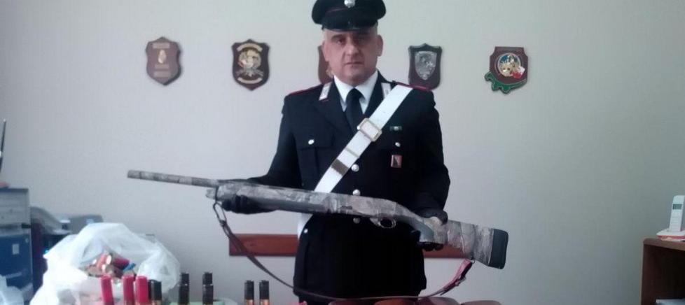 Giravano con fucile rubato