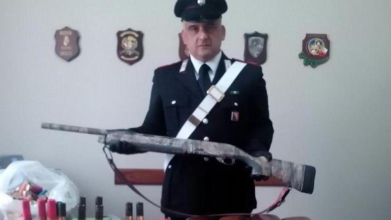 Giravano con fucile rubato