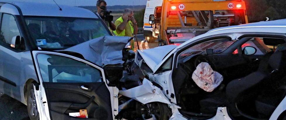 Scontro frontale sulla rampa grave un bimbo di 18 mesi 