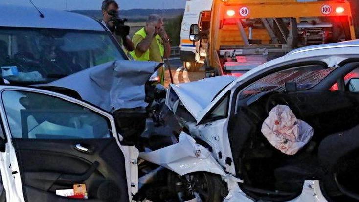Scontro frontale sulla rampa grave un bimbo di 18 mesi