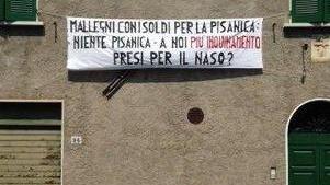 Striscione anti-sindaco a Pontestrada