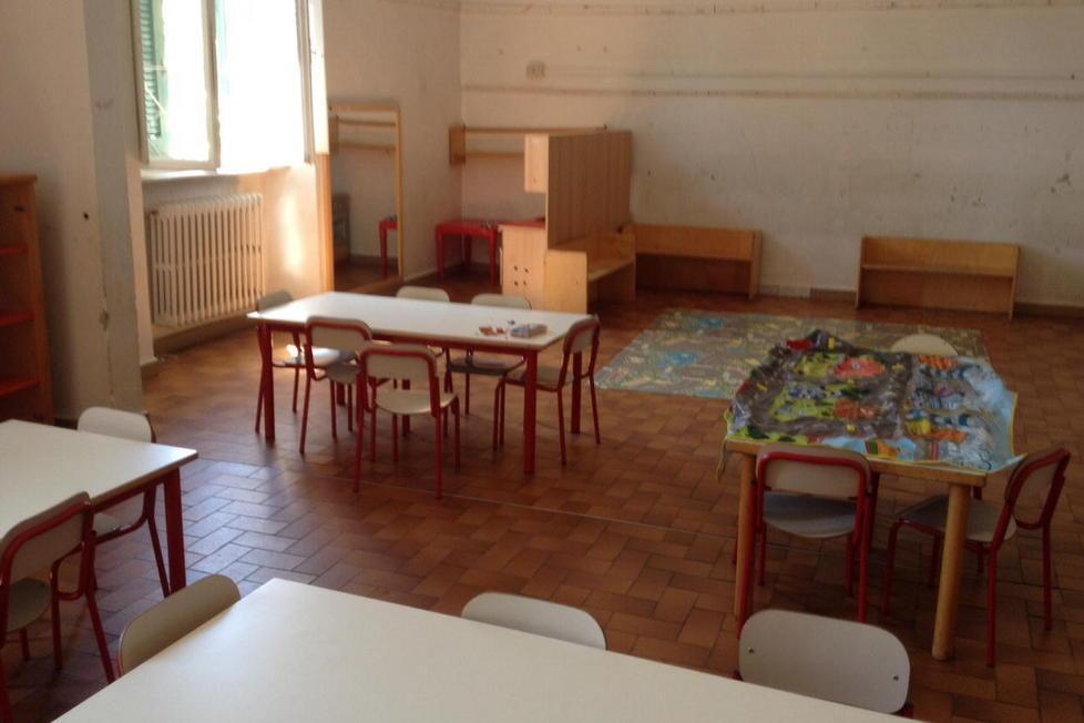 Il Comune porta via gli arredi dall’ex asilo di via Cambini