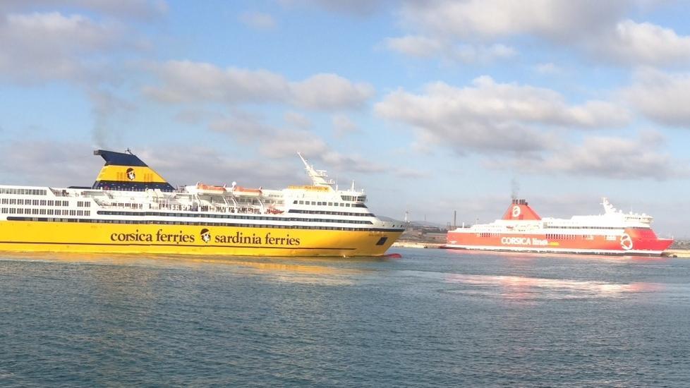 Lo scalo è a pieno regime approdo simultaneo di tre navi