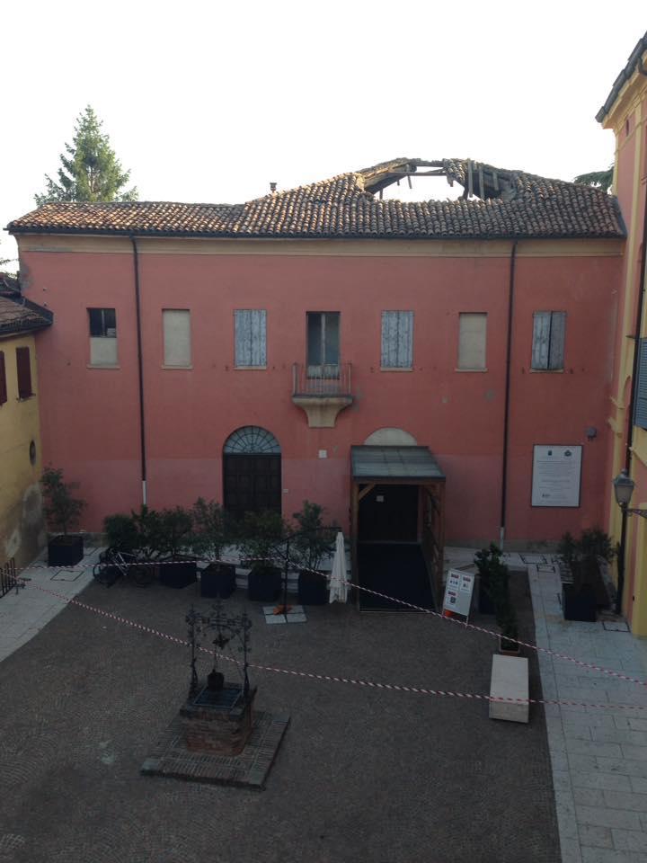 La biblioteca di Nonantola dopo il crollo (foto di Alberto Reggiani)