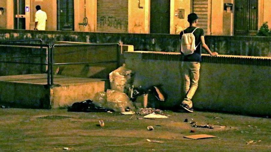 Effetto Venezia, 36 ore dopo la festa c'è ancora l'invasione dei rifiuti
