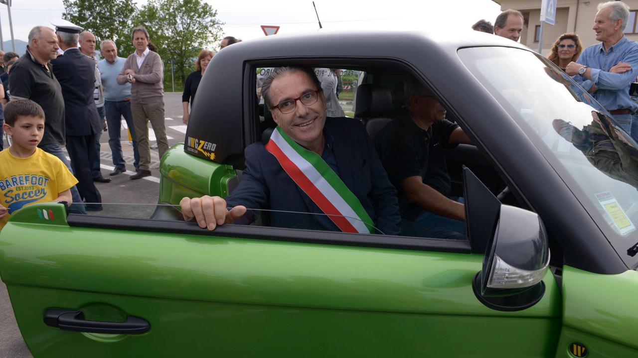 Marco Mazzanti, sindaco di Quarrata, durante un'inaugurazione (foto Gori)