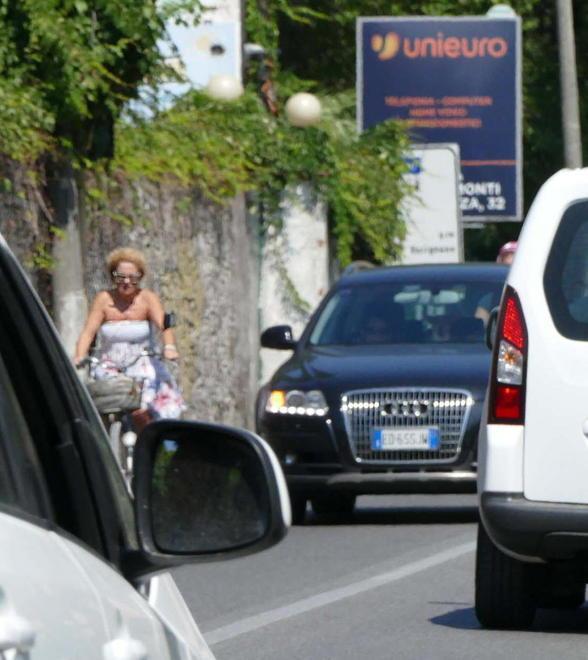Via dei Lecci: sulla strada di sangue tra sorpassi e buche 