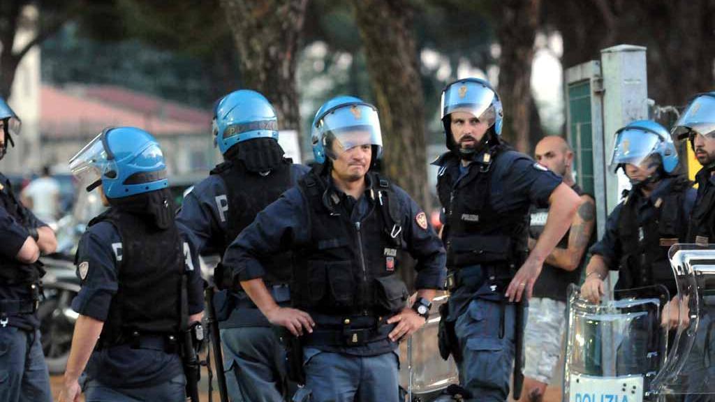 Massese- Livorno, la polizia ha diviso i tifosi nel prepartita