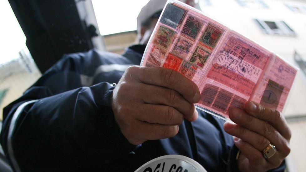 Patente, prova l’esame al posto di un altro