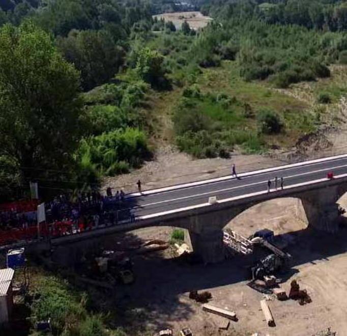 «Il ponte sul Magra? Una pseudo inaugurazione»