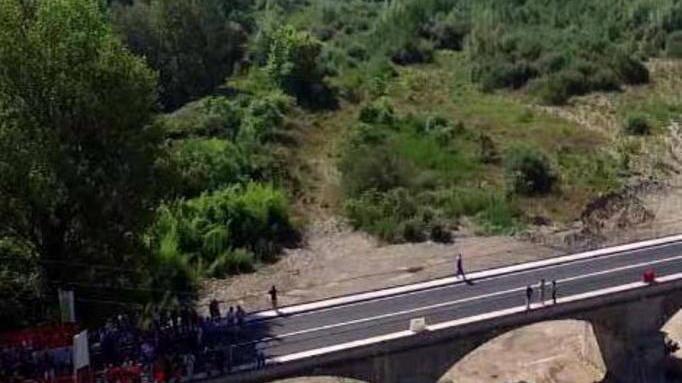 «Il ponte sul Magra? Una pseudo inaugurazione»