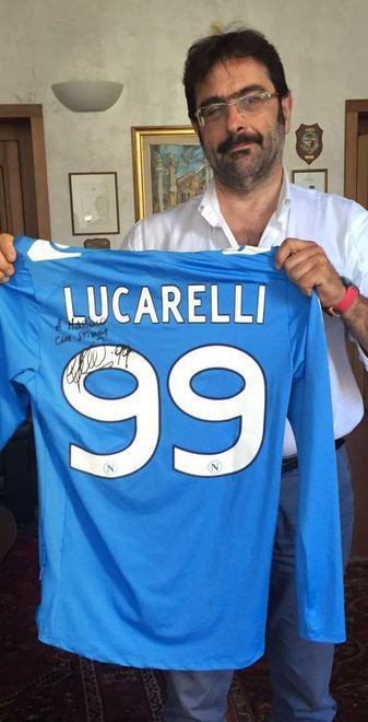 Provinciali scrive a Lucarelli «Riprenditi la tua maglietta»