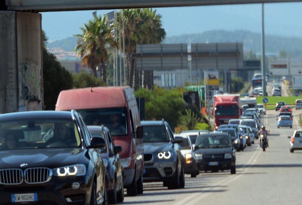 Scontro frontale sulla sopraelevata 