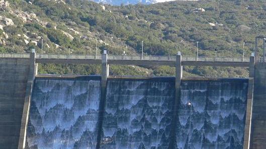 Critiche verso il sindaco per l’acqua non potabile