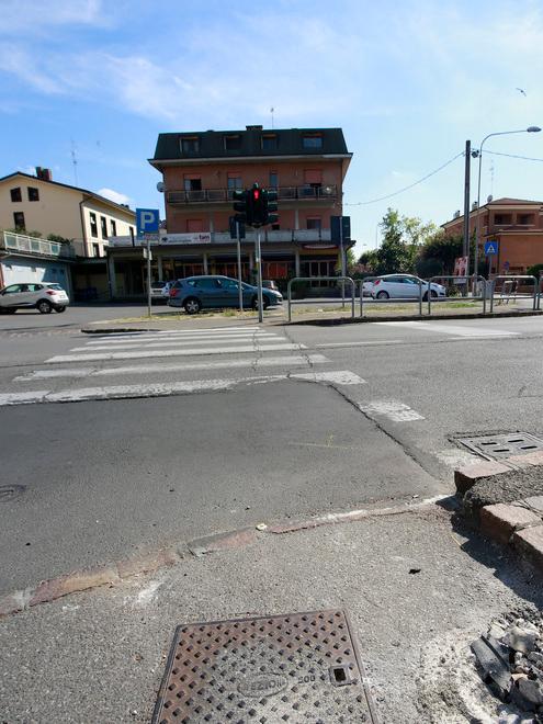Sbanda in auto e travolge un bambino di due anni 