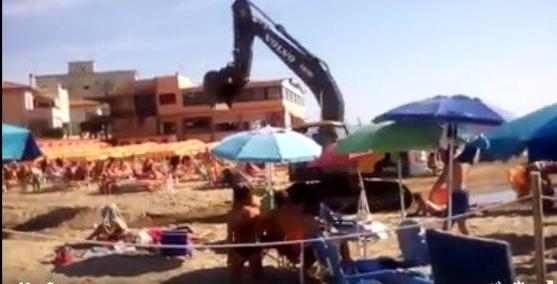 In spiaggia fra le ruspe