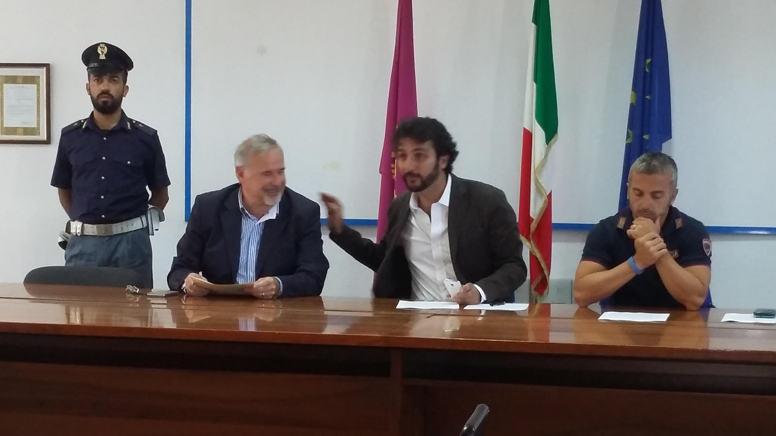Il comandante dei vigili urbani Giuseppe Delogu, i dirigenti della squadra mobile e della squadra volante Alfredo Fabbrocini e Fabrizio Figliola